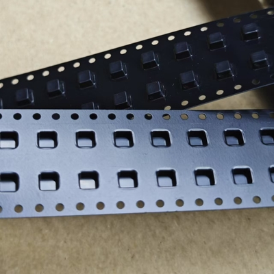 4mm ピッチ SMD ダイヤモンド・エムボッシング・パターンとUV抵抗性のあるエムボスドキャリアテープ