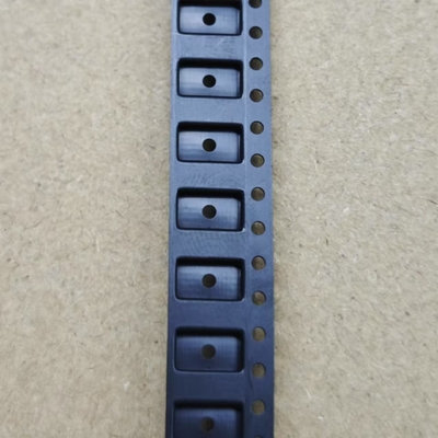 4mm ピッチ SMD ダイヤモンド・エムボッシング・パターンとUV抵抗性のあるエムボスドキャリアテープ
