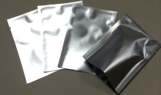 金属化 防湿 袋 を 用い て,水分,酸素,紫外線,汚染物 から 製品 を 保護 する