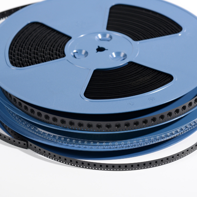 10E5 SMT SMDのキャリア テープ キャリア8mm 12mmのポリカーボネート材料