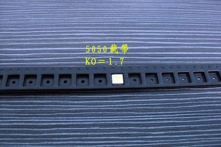 浮彫りにされたESD包装テープ、Smdのキャリア テープ12mm 24mm 32mm